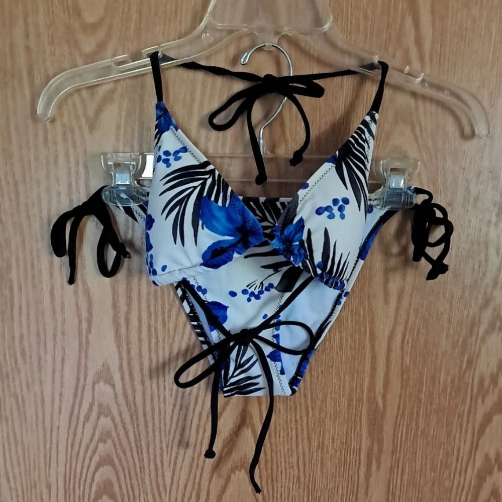 Ladies Target 2 Piece Bikini Bathing Suit Black White And Blue Floral Sz. S